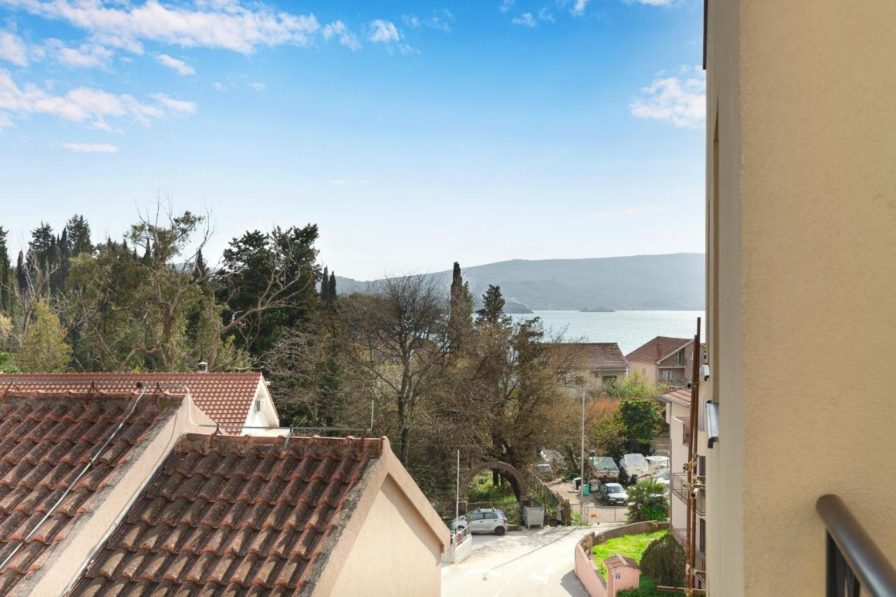 Ell Star Apartment Tivat Luaran gambar