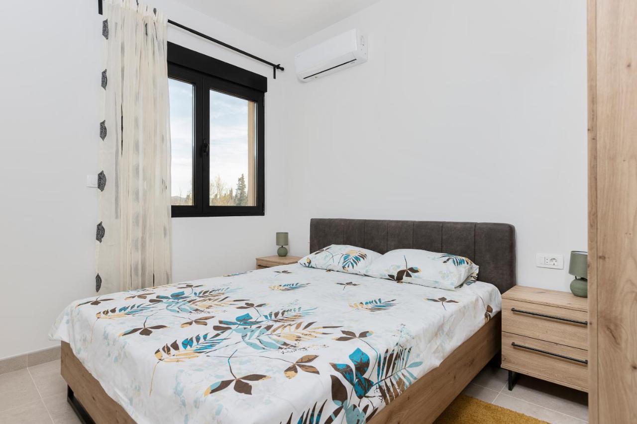 Ell Star Apartment Tivat Luaran gambar